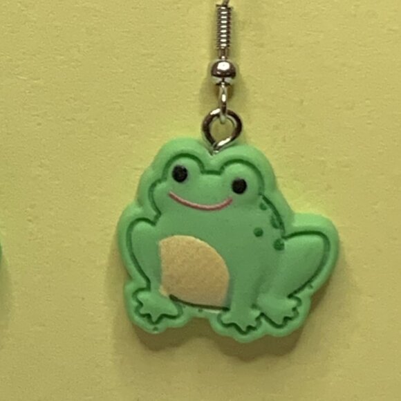 Frog Earring, Amphibian Earring, Silly Animal Earring, Gift Idea, Frog Jewelry - Picture 7 of 9